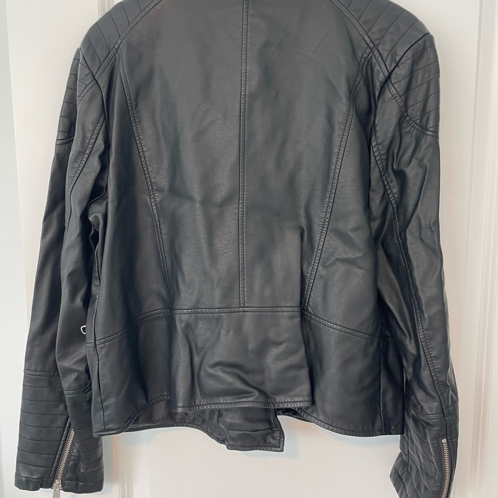 Black Jacket - Picture 4 of 4